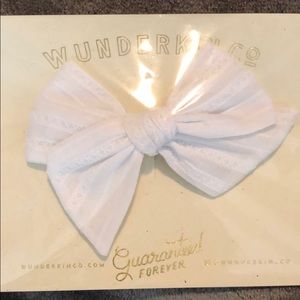 Wunderkin medium pinwheel bow of the month white
